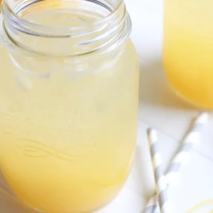 Mango Saft, Wasser, Mineralwasser