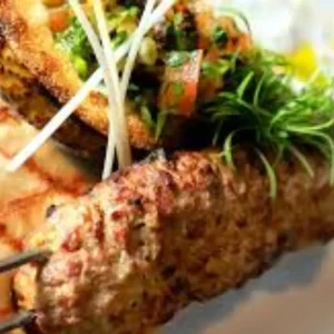 3 Lamm Seekh Kebab mit Minze-Joghurt